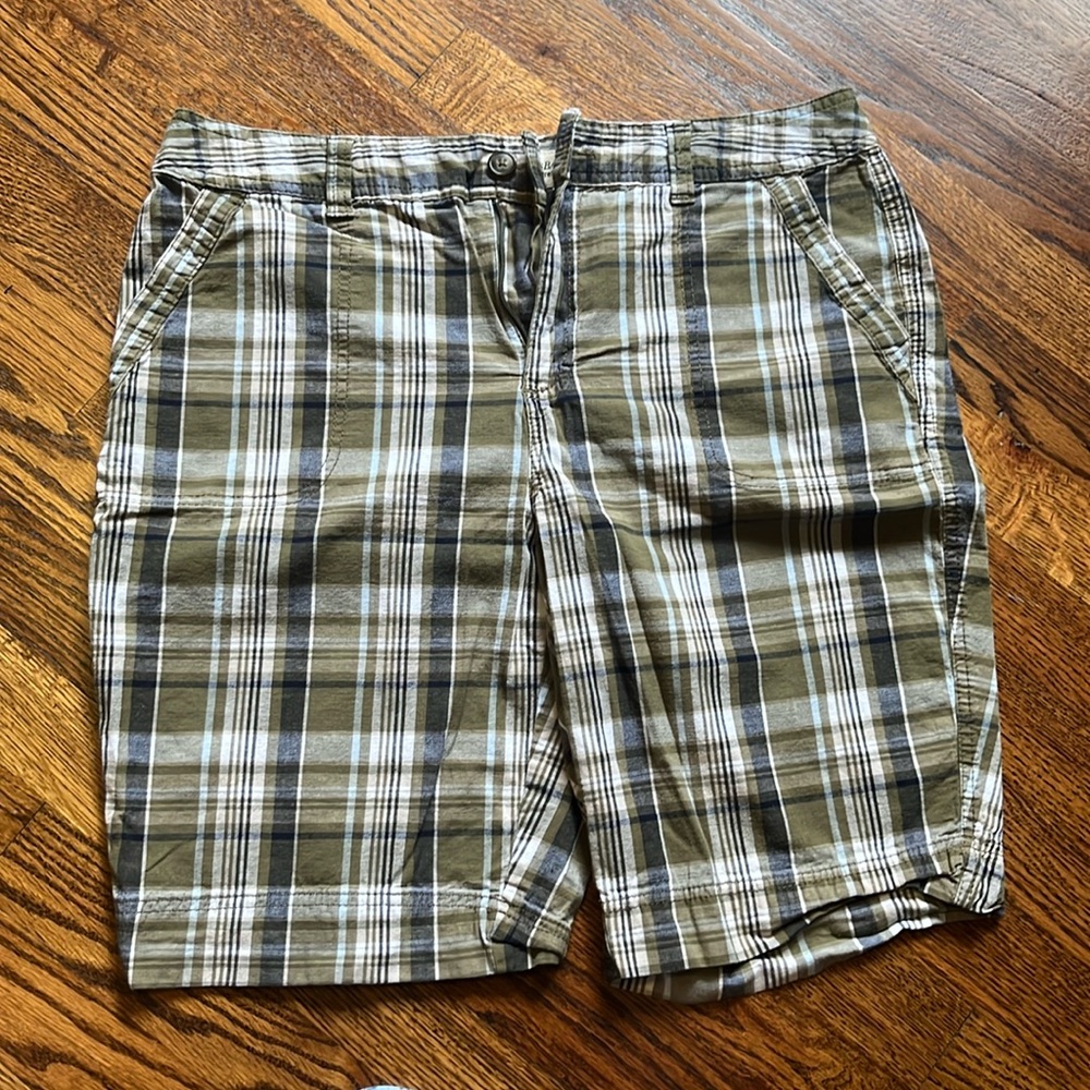 Women’s St. John’s Bay Stretch Bermudas Size 12 Green/White/Black Plaid